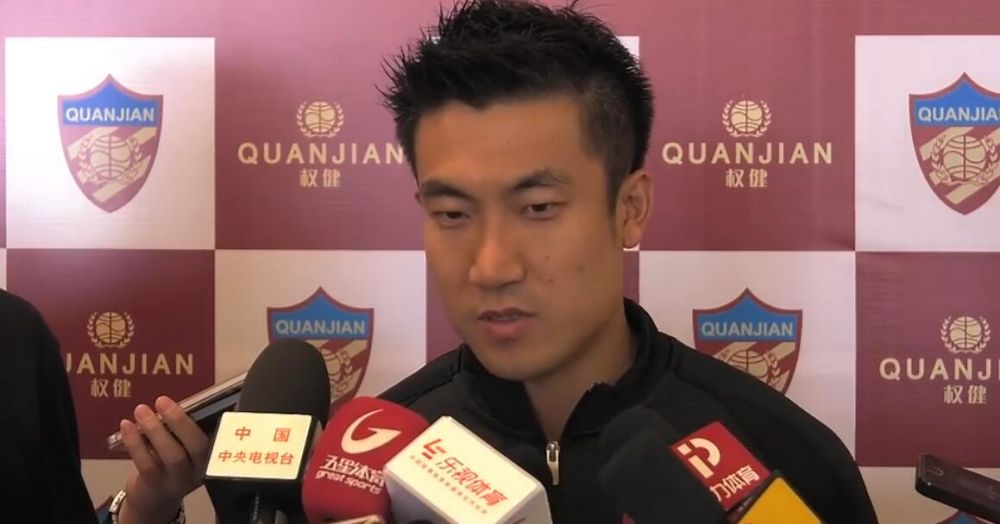 麦肯尼右路传到禁区弗拉霍维奇高高跃起头球破门，弗洛西诺内1-2尤文图斯。